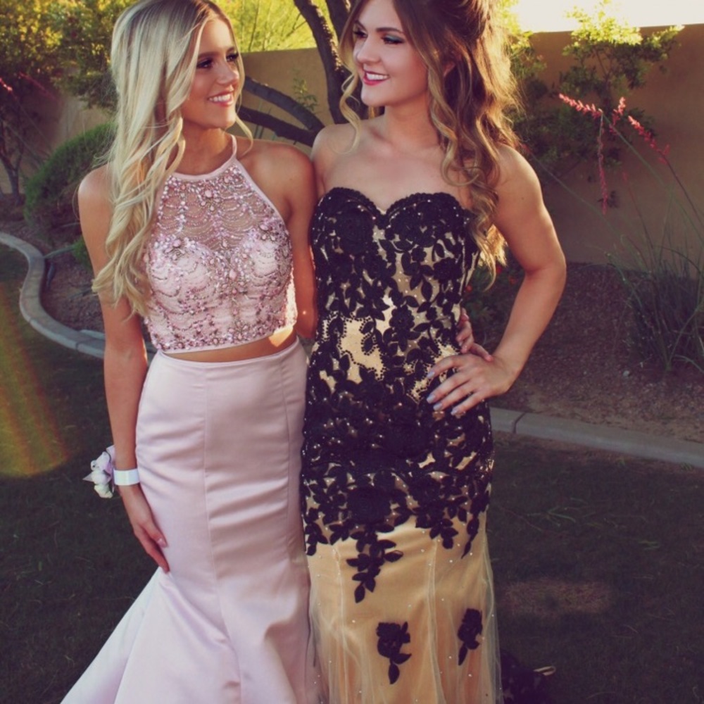 DETAILED MERMAID PROM DRESS - Picture 2 of 3